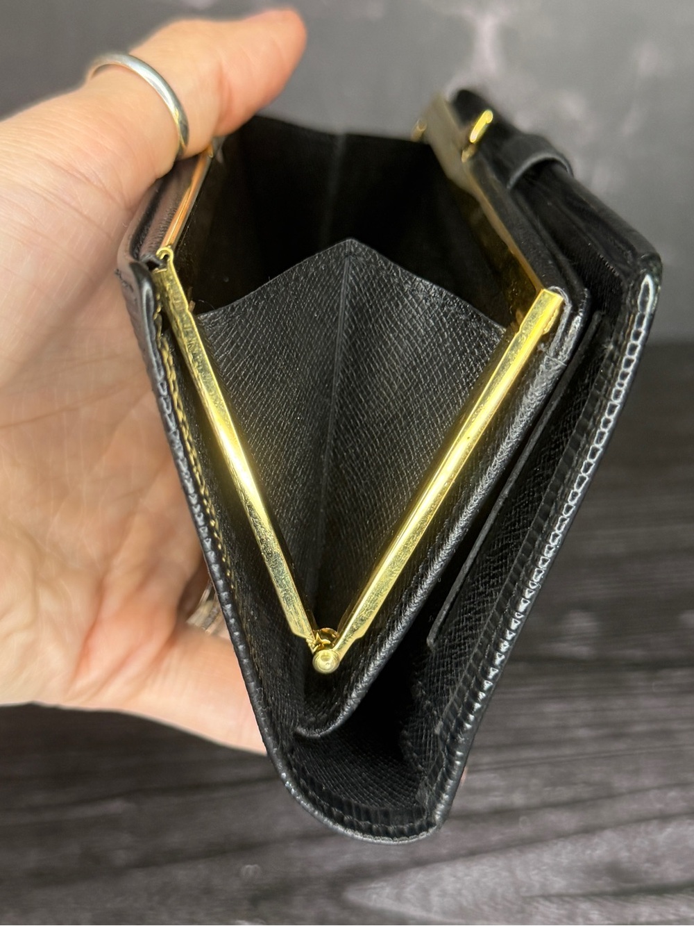 Louis Vuitton Black Epi Kiss Lock Wallet Long Clutch Vintage LV Epi Leather - Picture 11 of 11
